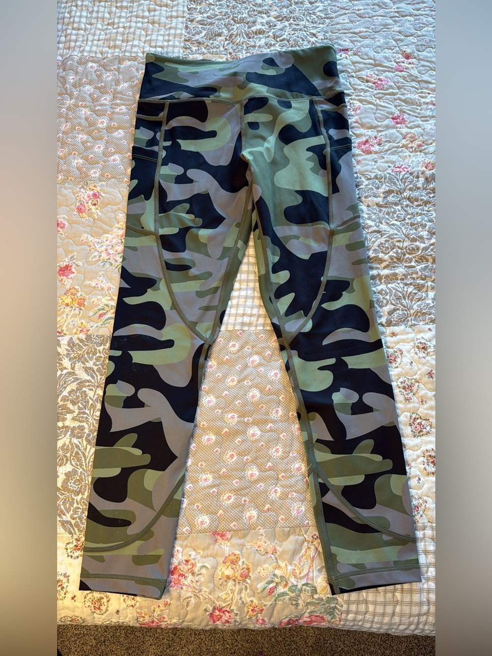 Zyia active green Camo Leggings with pockets size 6/8 nwot